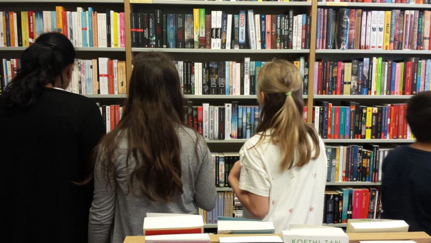 Welttag des Buches: Fünftklässler zu Gast in der Buchhandlung
