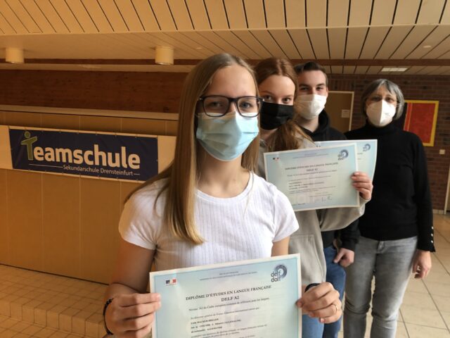 <strong>Teamschule ehrt DELF-Absolventen</strong>