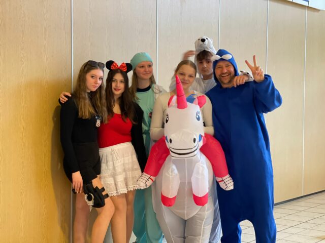 Drensteinfurt Helau und ein bisschen Kölle Alaaf – die Teamschule feiert Karneval.