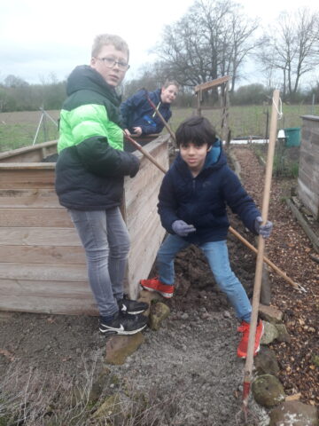 Gartenaktion im Regen