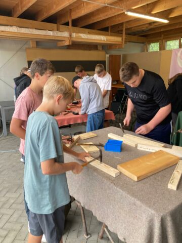 Schulbank trifft Werkbank
